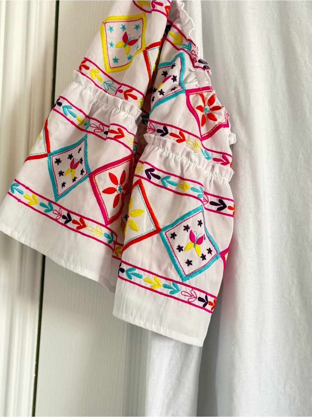 ODDY White Top with Multicolor Embroidered Bell Sleeves 2XL - Picture 5 of 9